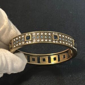 Heidi Daus “ Heidi’s tantalizing” crystal blue crystals bangle bracelet